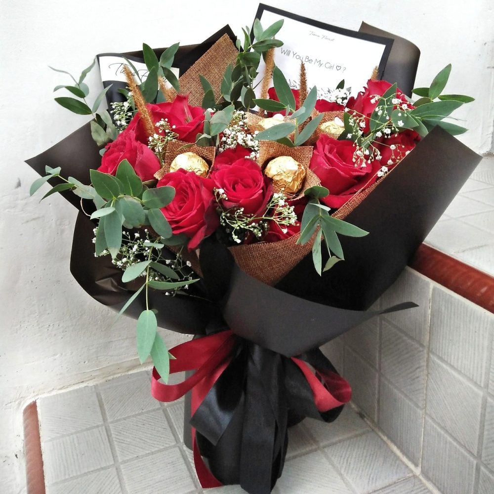 Tierra Florist Malang - Hand Bouquet Ferrero