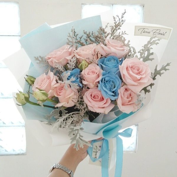 Tierra Florist Malang - Hand Bouquet Rose